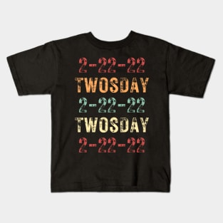 Twosday 2-22-22 Twosday 2-22-22 Retro Vintage / Funny Teachers Math 2sday 2-22-22 Quote Kids T-Shirt